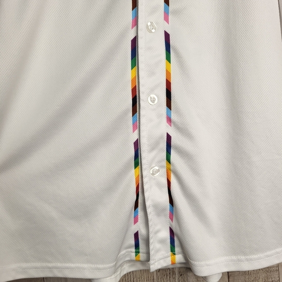 Boston Red Sox Baseball Pride Jersey 2023. Size Large. Unisex - Picture 3 of 10